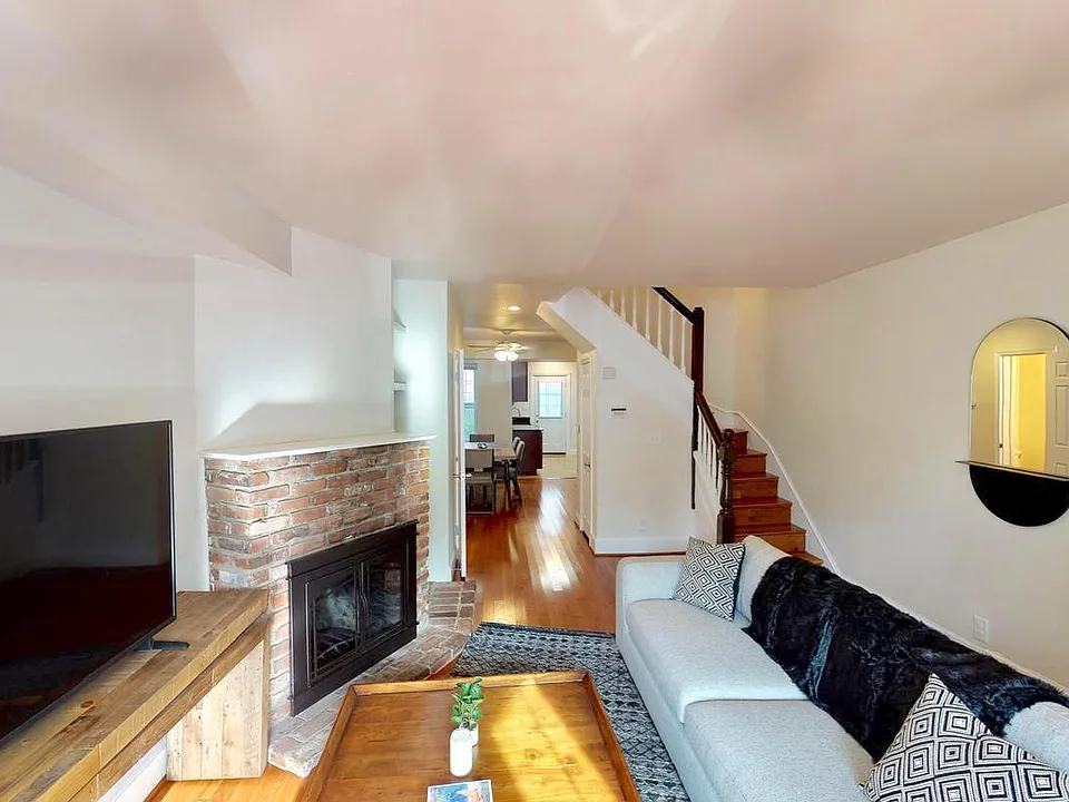 835 4th St NE