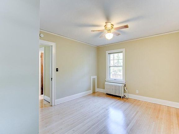 5th image of 135 Annapolis St E