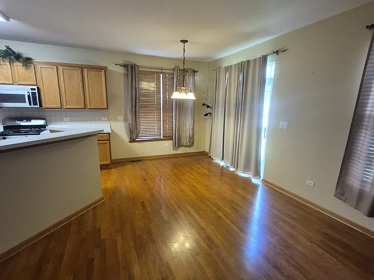 1628 Devonshire Ln — Photo 7
