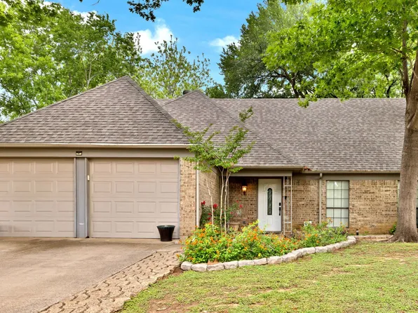 513 Harrington Ln, Euless, TX 76039