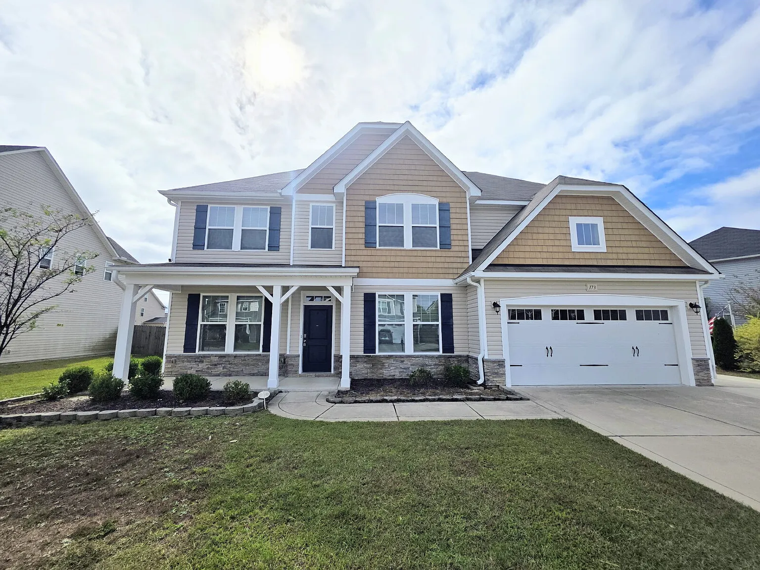 4 bed, 3.0 bath, 2865 sqft, $2,350 — Photo 1