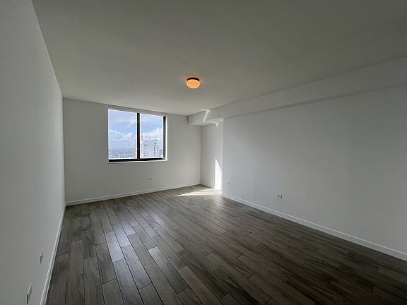 5th image of 999 SW 1st Ave APT 2405