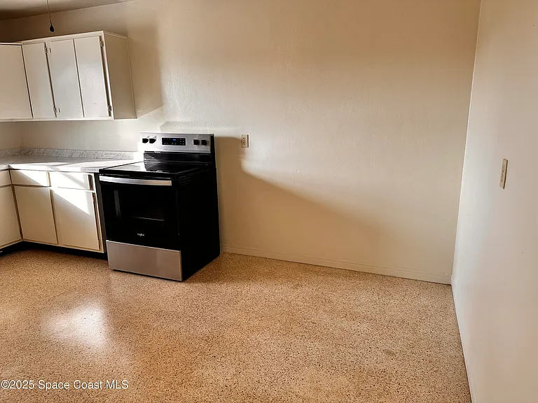 140 Niemira Ave — Photo 9