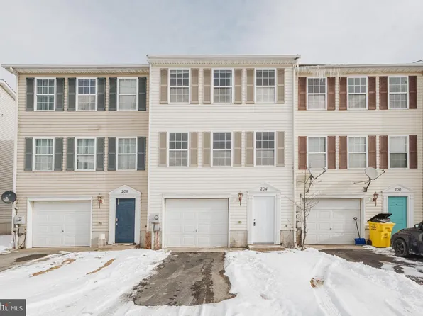 204 Topaz Ln, Inwood, WV 25428