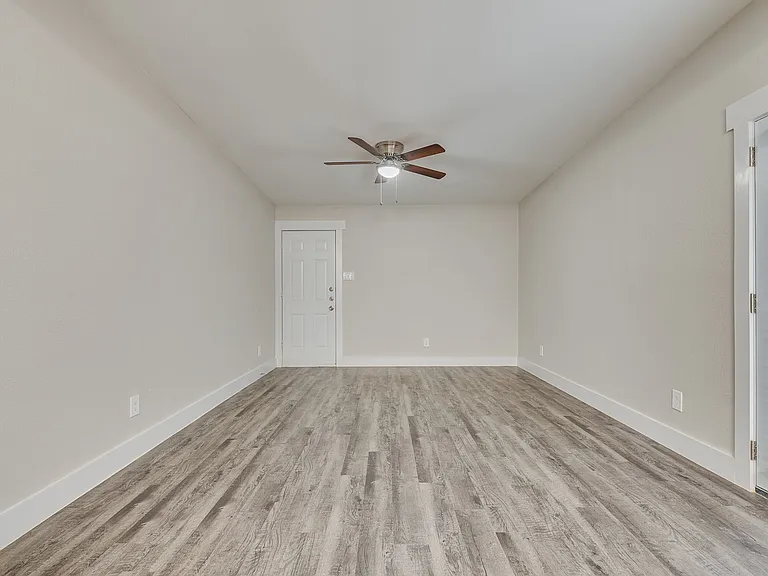 Oak Street Flats: Ranch Style Fully Remodeled Come Check Us Out — Photo 31