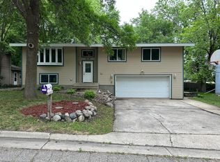 416 Hillcrest Dr SW, Willmar, MN 56201