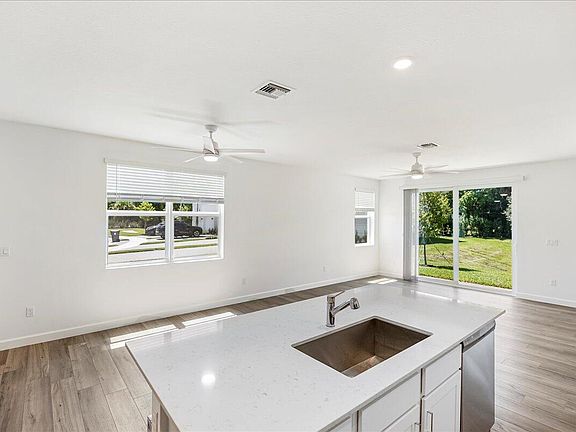 5th image of 4544 Hollister Avenue