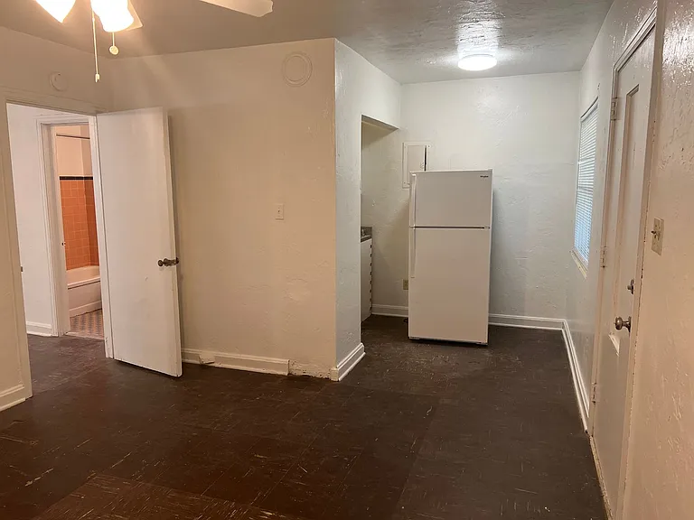 873 Campus Cir — Photo 5