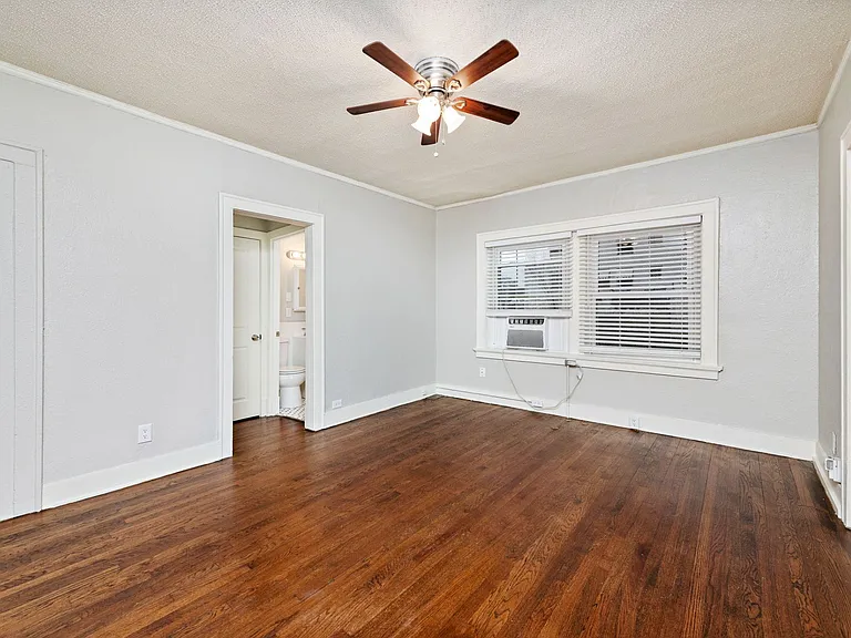 901 E Linwood Blvd — Photo 26