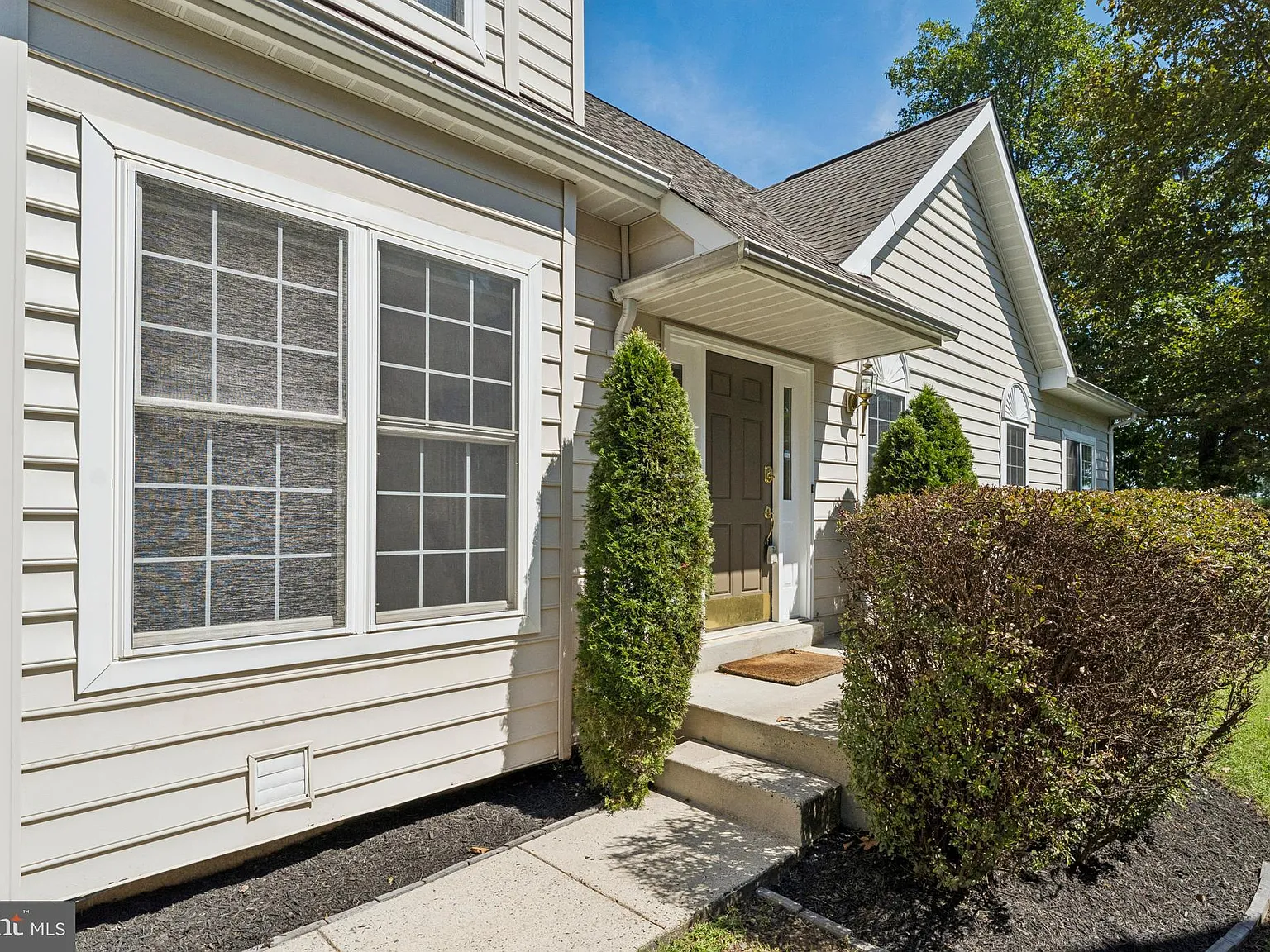 3 bed, 2.5 bath, 2910 sqft, $4,000 — Photo 3