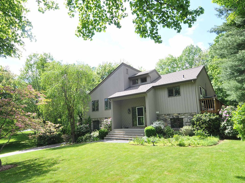 1st image of 19 Londonderry Ln