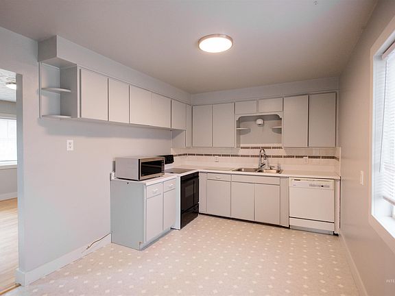 3rd image of 107 Baker Dr