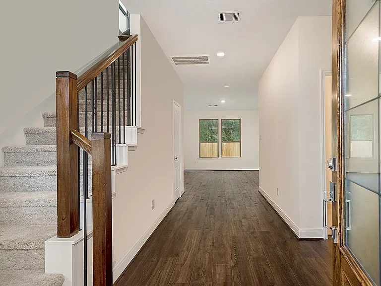 27646 Mesabe Dr — Photo 4