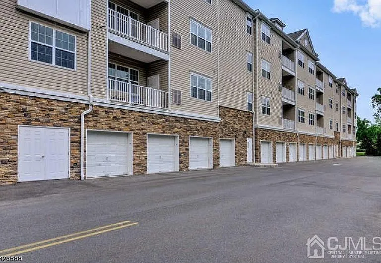 331 Pond Ln — Photo 24