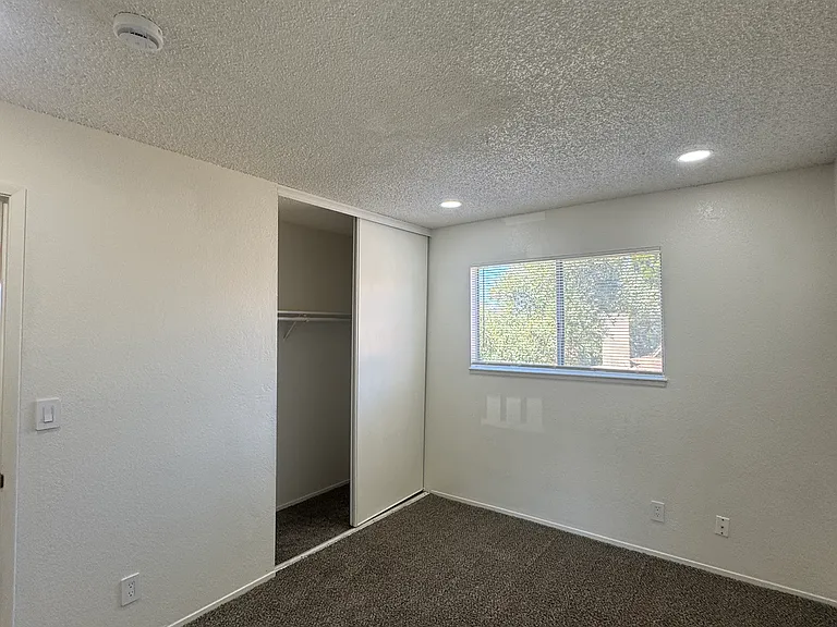 118 Yorkshire Ct #D — Photo 21