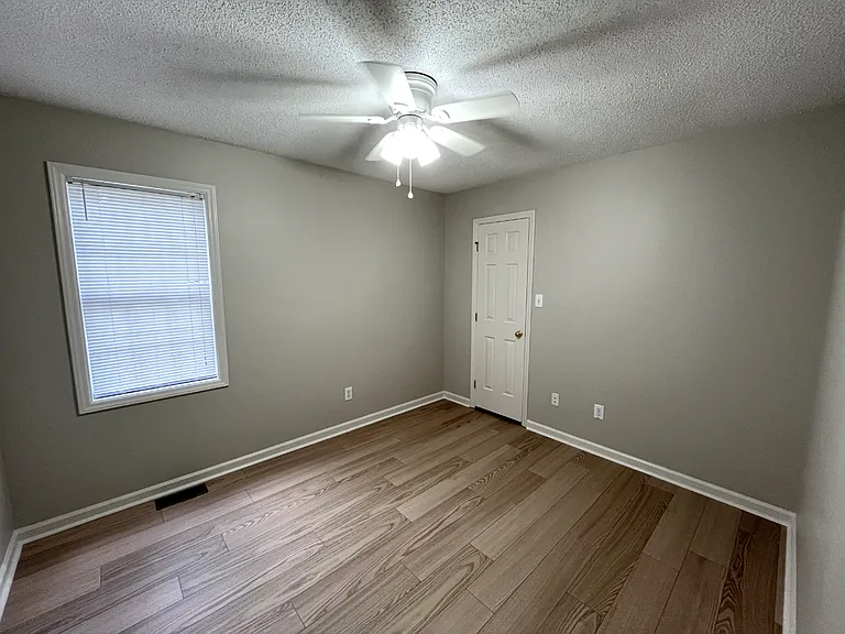 2637 Sierra Dr — Photo 10
