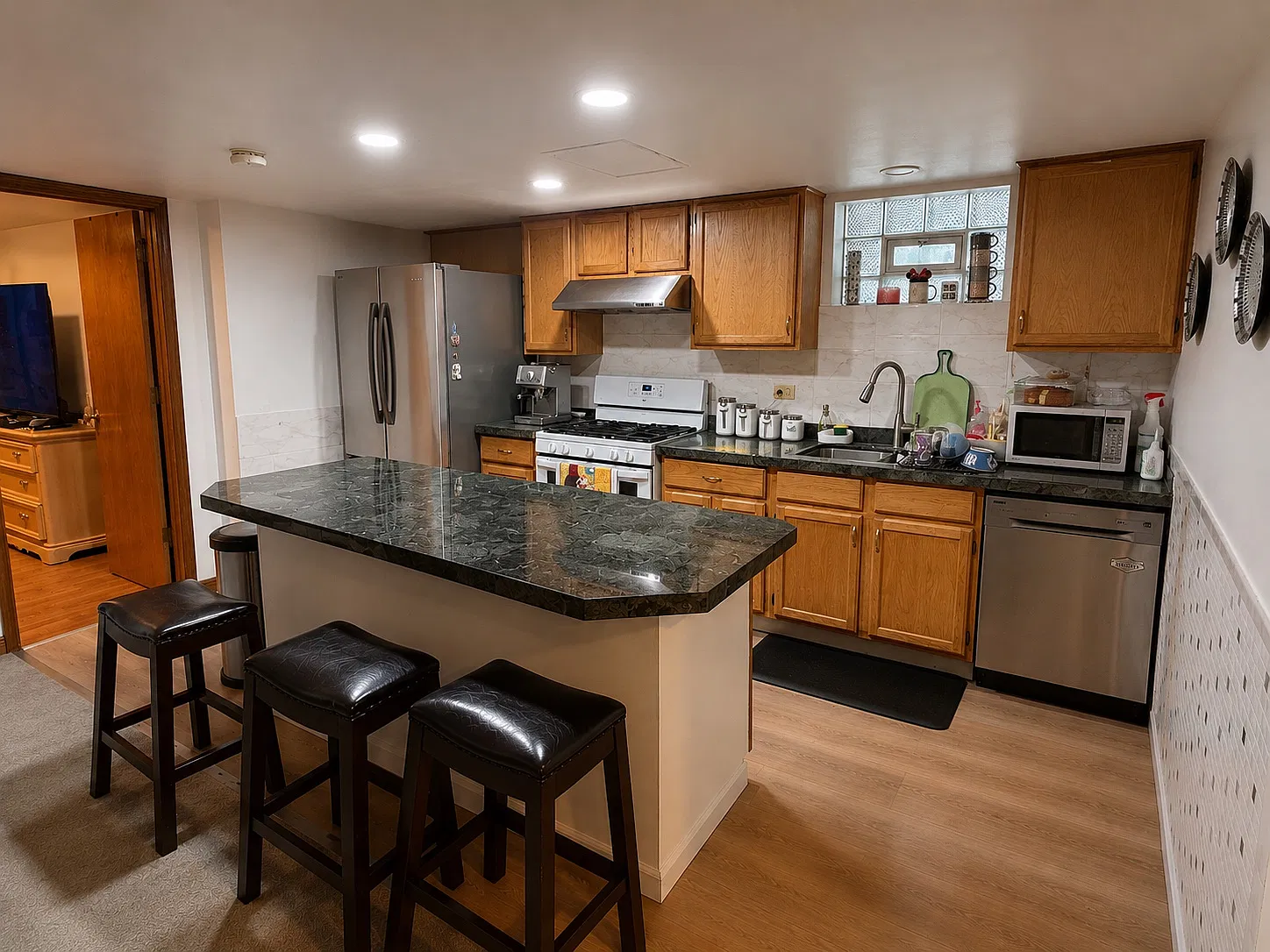 2 bed, $2,000 — Photo 2