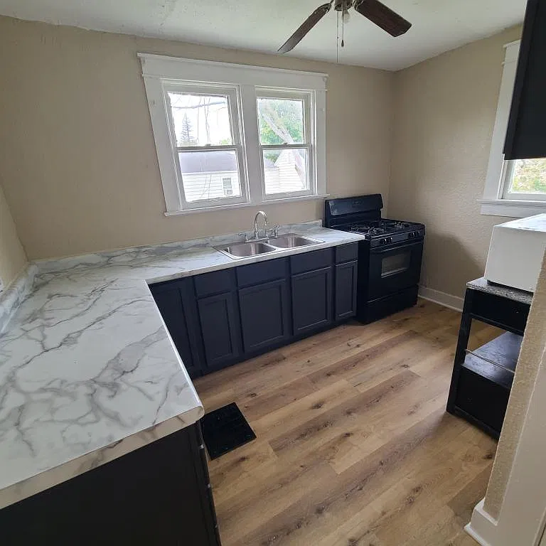 446 W Dewald St — Photo 3