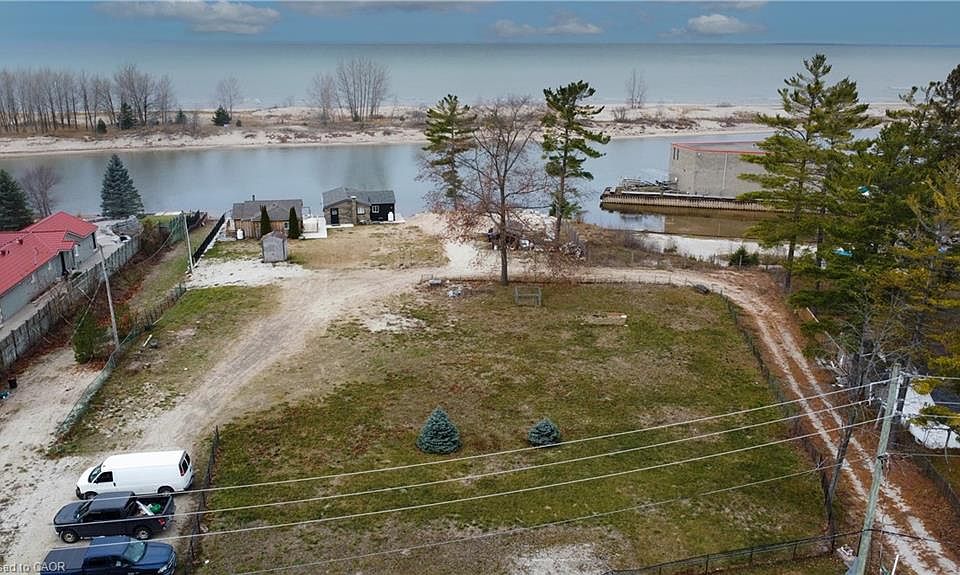 2nd image of 0 River Rd E