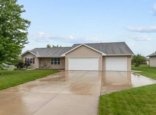 2211 Jacobsen Rd, Neenah, WI 54956
