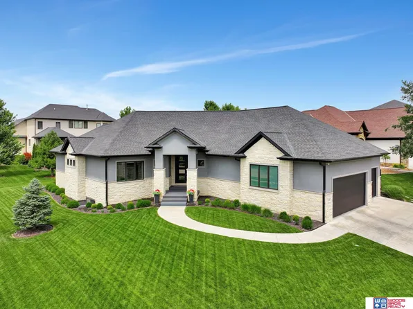 9300 Blackwood Ave, Lincoln, NE 68526