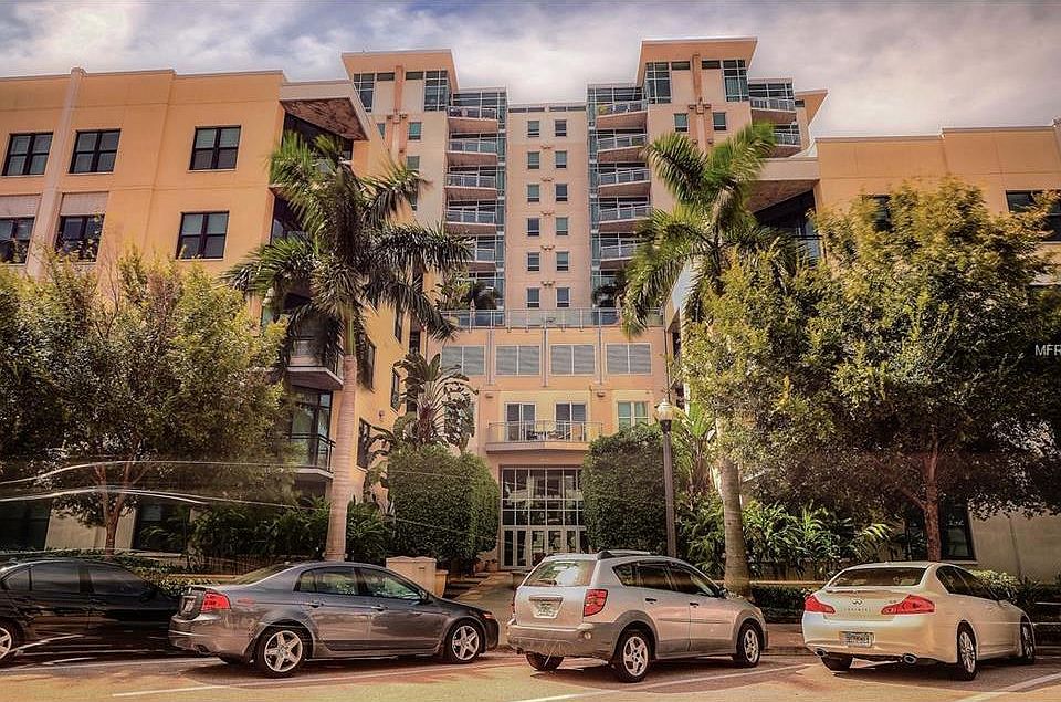 1st image of 400 4th Ave S APT 205