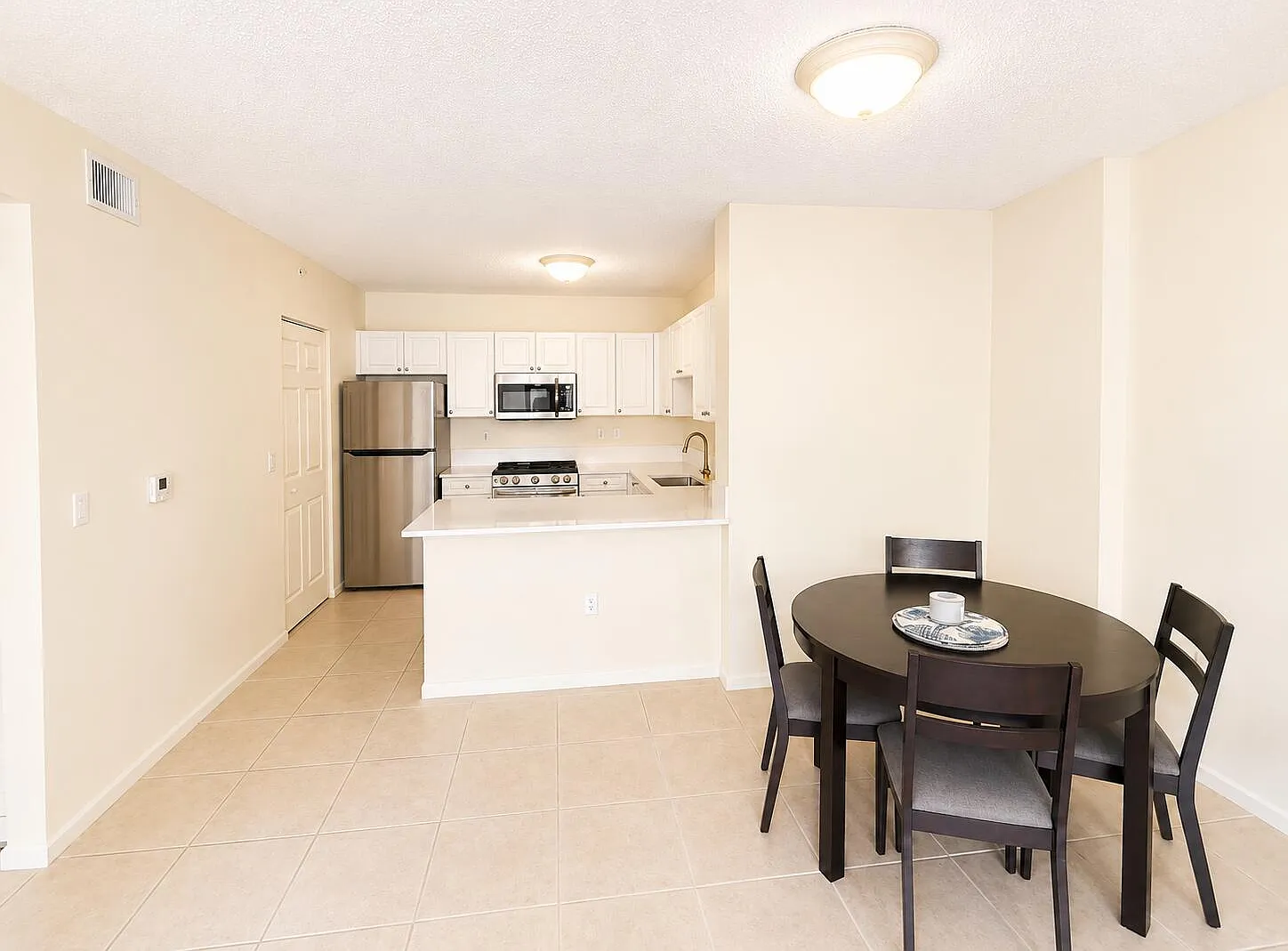 2 bed, 1.0 bath, 874 sqft, $2,900 — Photo 4