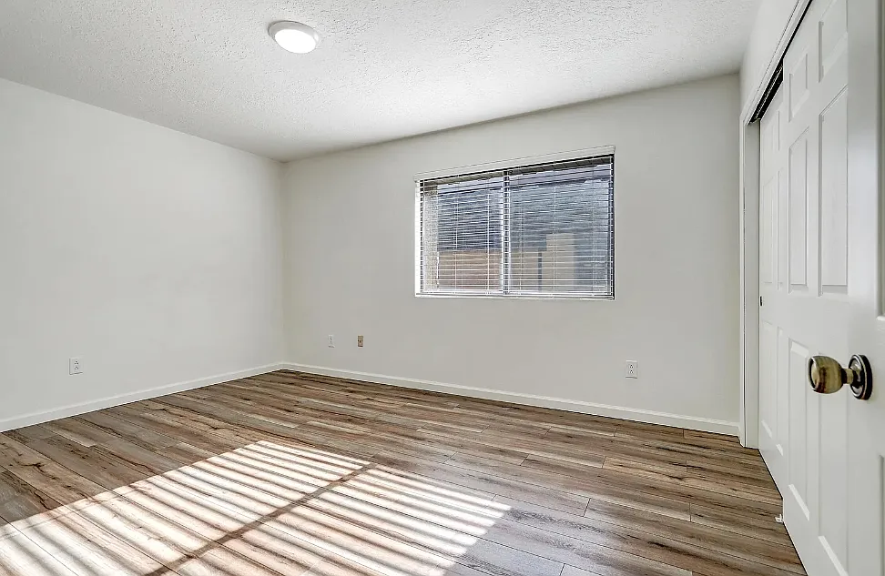2 bed, 1985 sqft, $950 — Photo 4