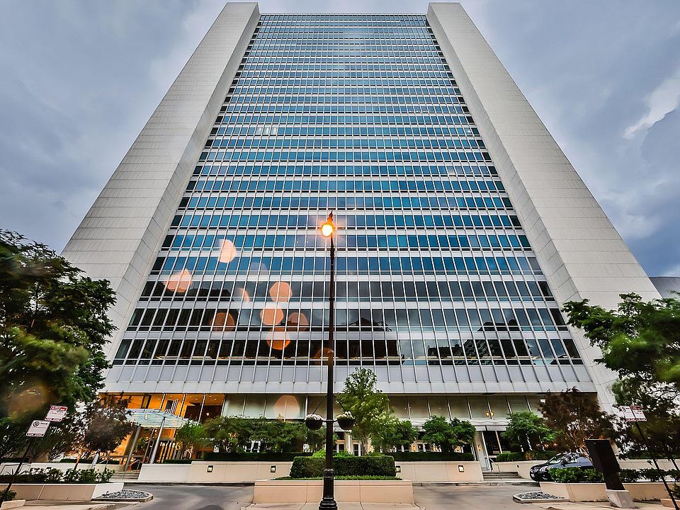 1st image of 500 W Superior St #2402