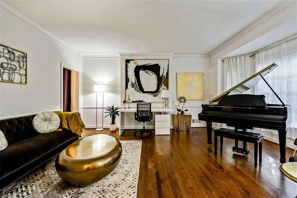 4 bed, 3.5 bath, 3500 sqft, $14,300 — Photo 4