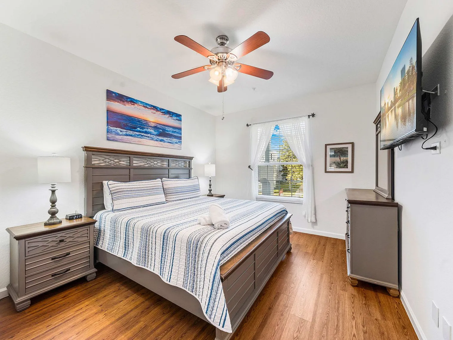 3 bed, 2.0 bath, 1410 sqft, $4,396 — Photo 3