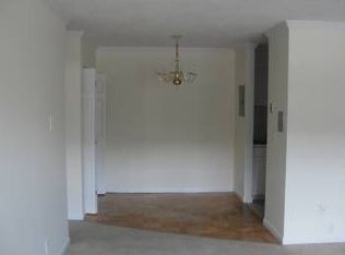 138 Edgemere Rd APT 11, Boston, MA 02132