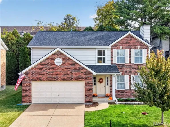 950 Claybend Dr, Ballwin, MO 63011