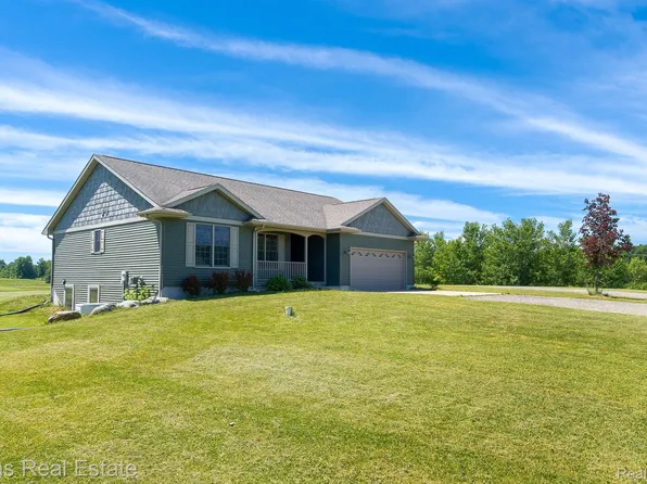 1379 Baldwin Rd, Fenton, MI 48430