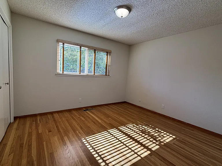 1405 Marinovich Way — Photo 8
