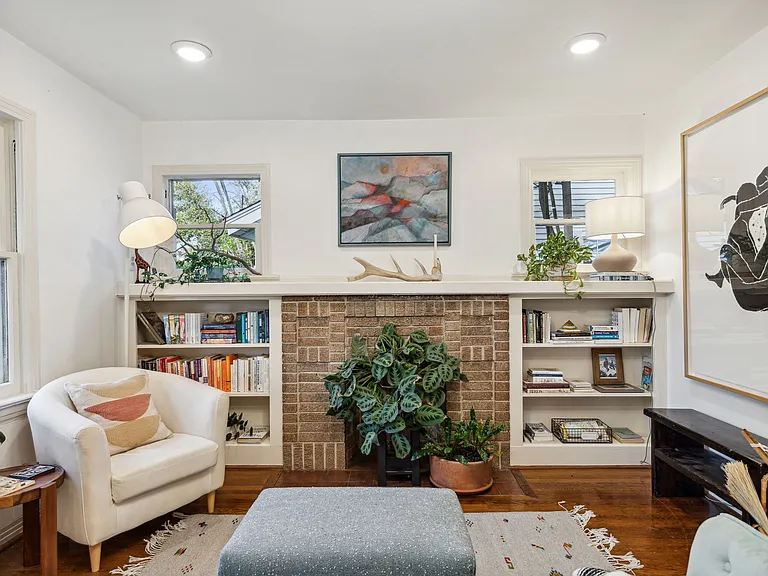2732 Catherine St — Photo 11