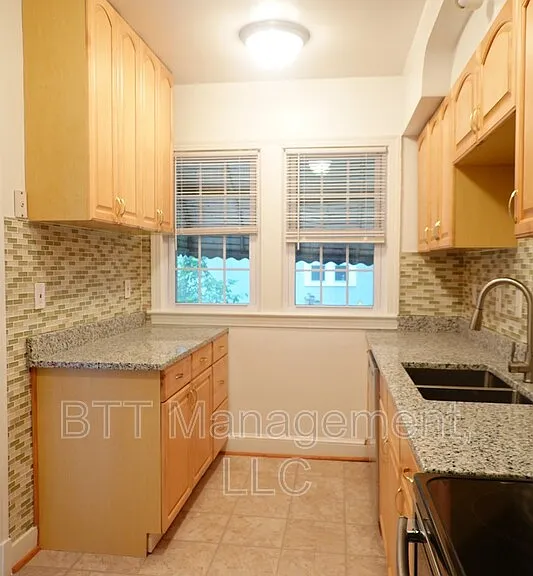 800 Maplewood Ave #1 — Photo 15