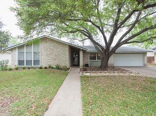 2206 Willow Ln, Taylor, TX 76574