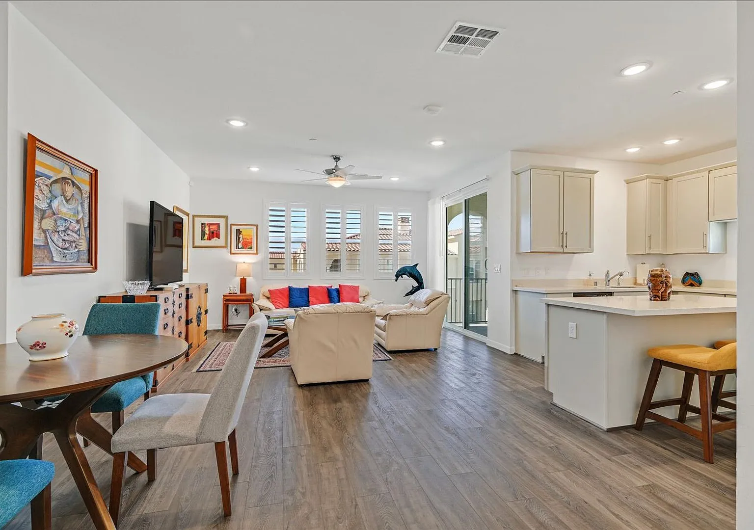 Fully Furnished Rental — Photo 1