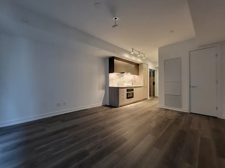 771 Yonge St — Photo 15