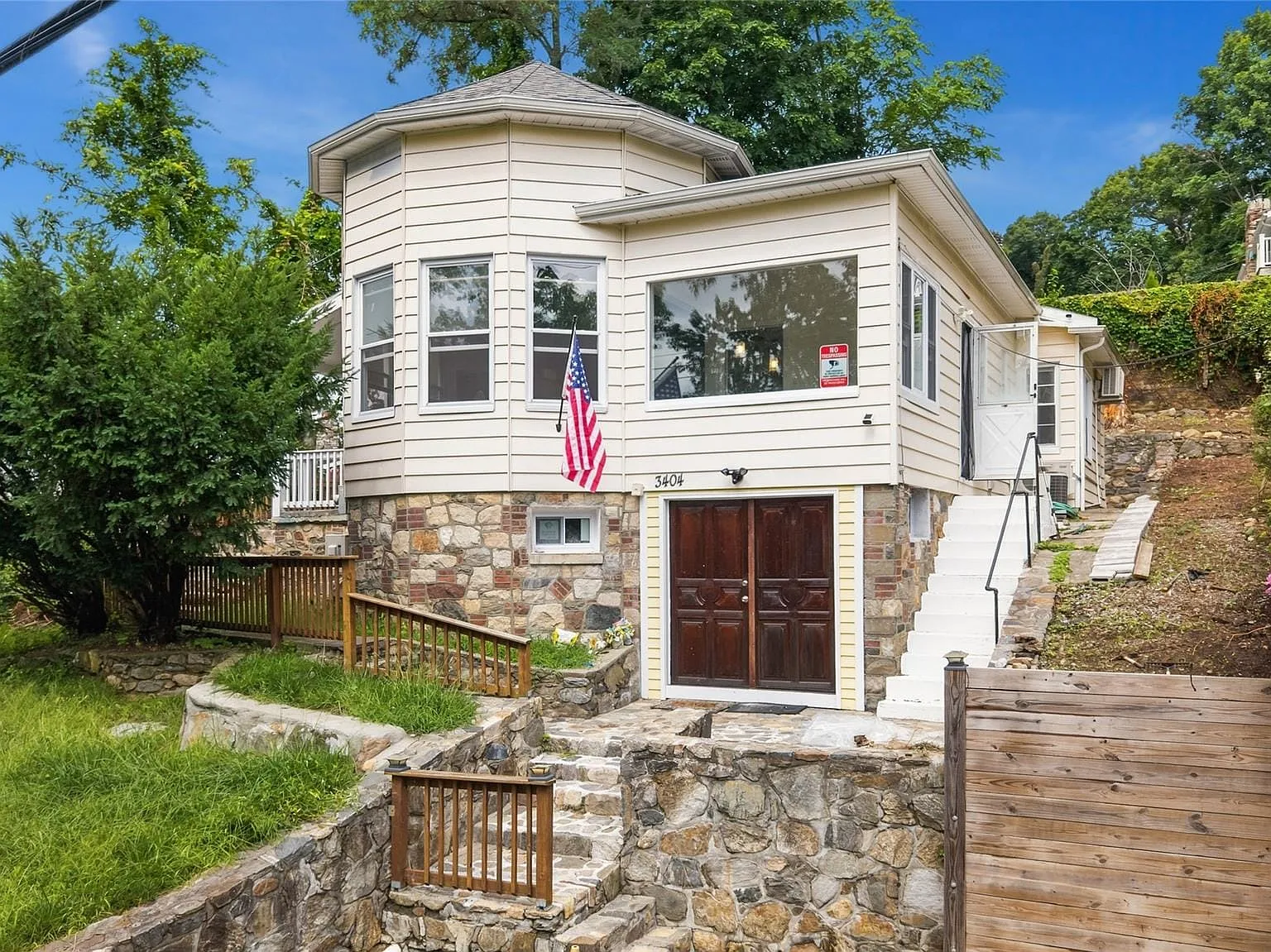 2 bed, 2.0 bath, 1101 sqft, $3,000 — Photo 2