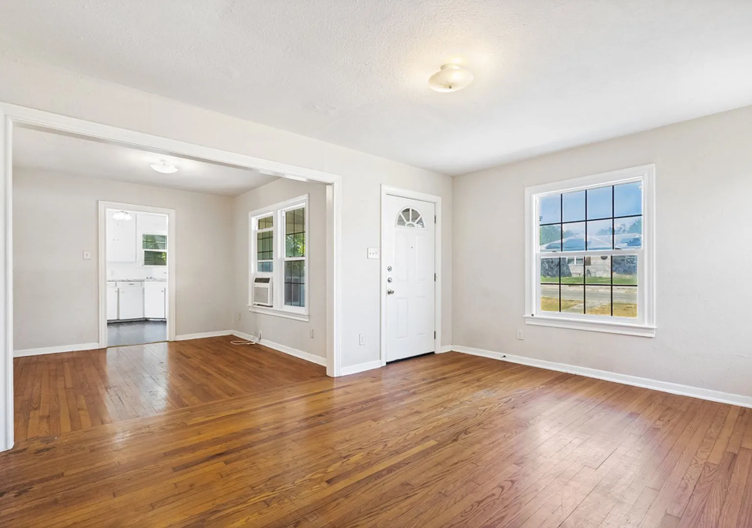 2 Bedroom/2 Bath University Park Subdivision — Photo 4