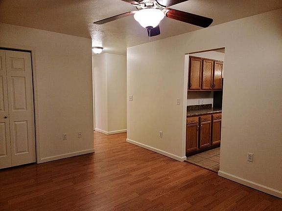4th image of 121 Schofield Ct