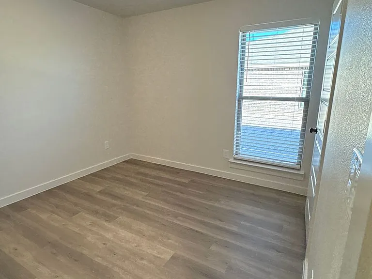 2132 Langford Ave — Photo 9