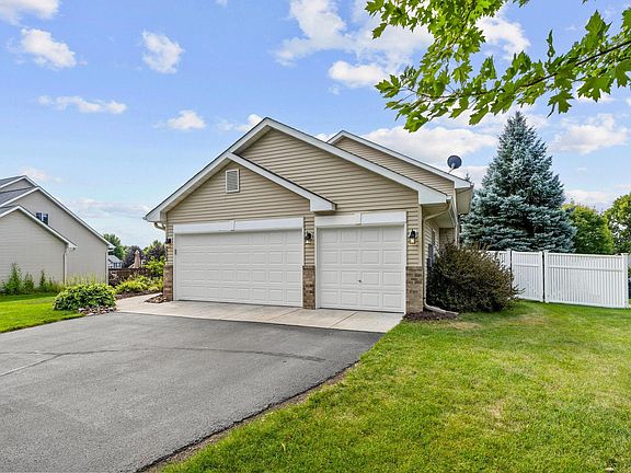 3rd image of 19903 Excelsior Ln