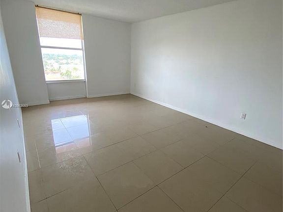4th image of 2075 NE 164th St APT 1016
