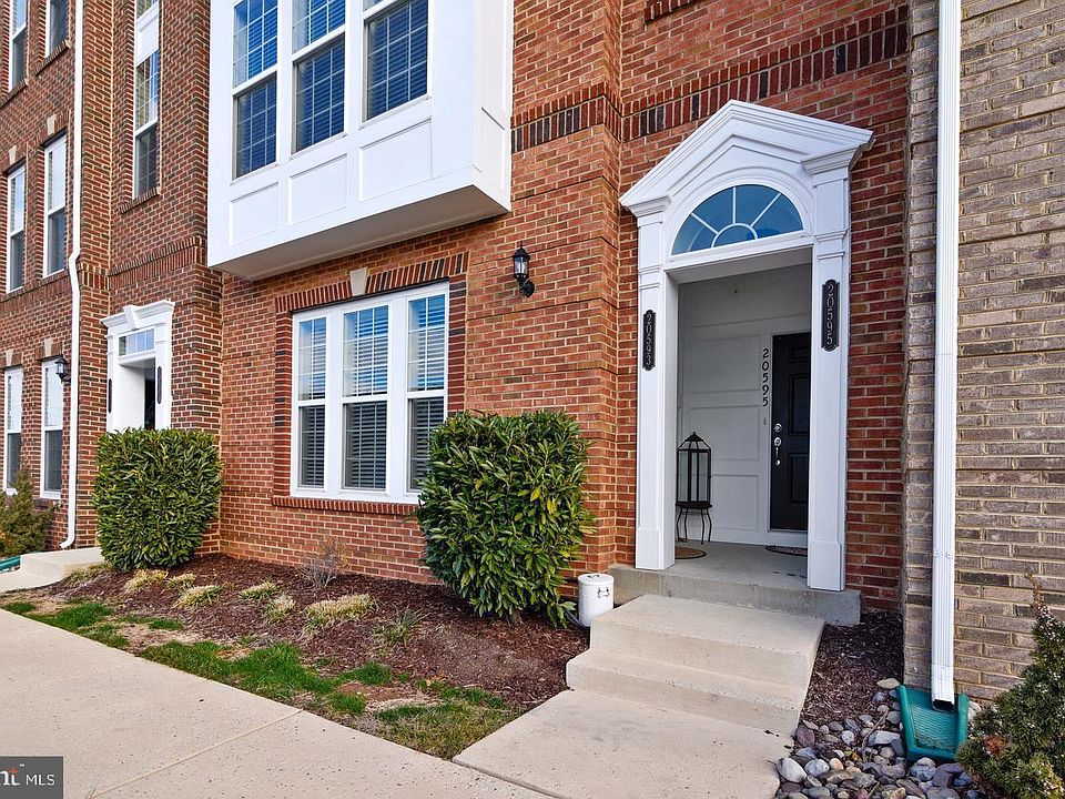 2 level Condo - Lower Unit