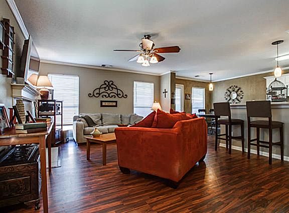 5th image of 902 Park Row Cir