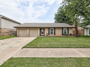 513 W Forster Dr, Mustang, OK 73064