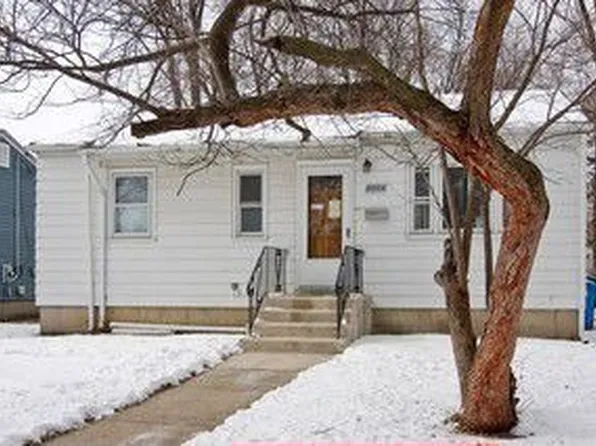 2064 Cedar St, Des Plaines, IL 60018